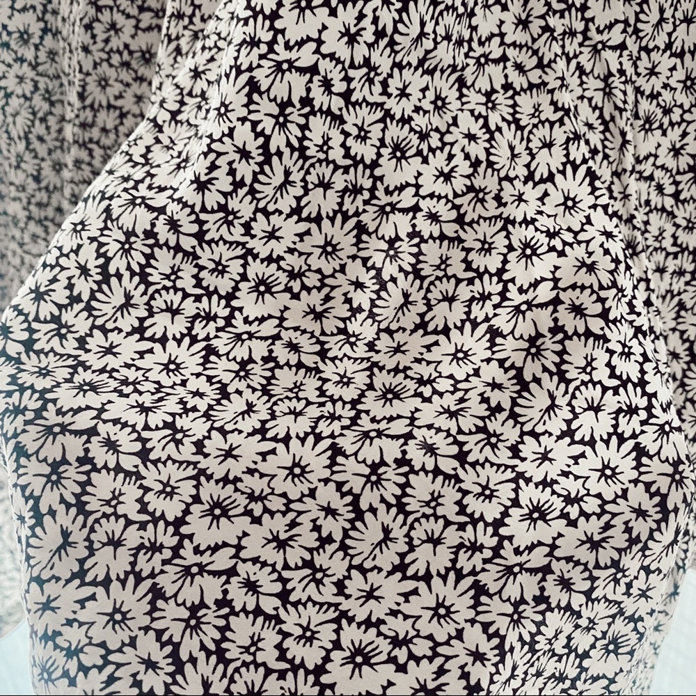 VINTAGE ditsy floral silk wrap midi skirt - Picture 3 of 8